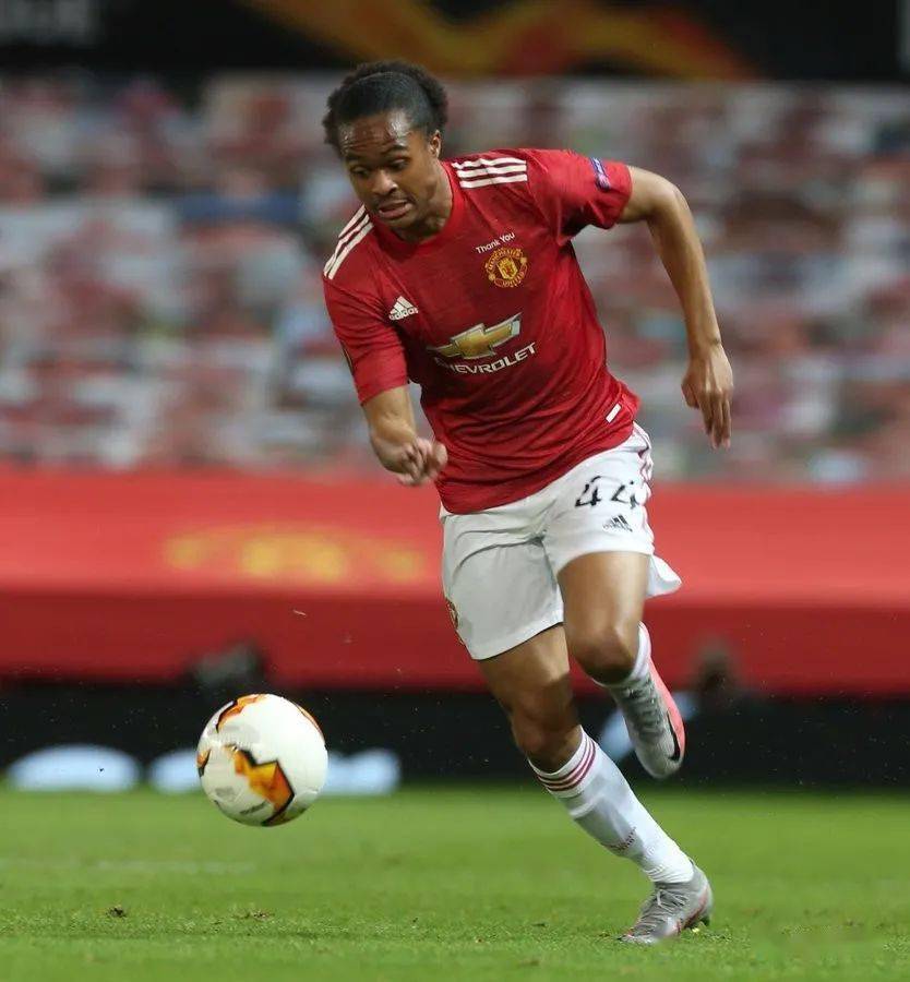  德甲老牌劲旅不莱梅降级，球迷场外抗议管理层  