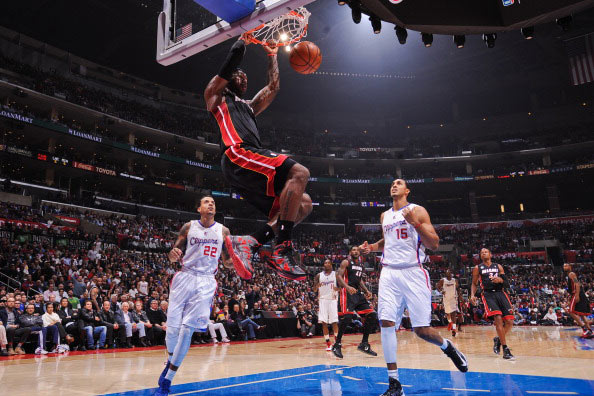 莫兰特劲爆扣篮助灰熊击败快船迎四连胜  莫兰特劲爆扣篮助灰熊击败快船迎四连胜